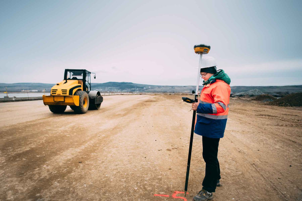 Ingeniería Geomática · Topógrafos Servicios Topográficos y Geomáticos Baza